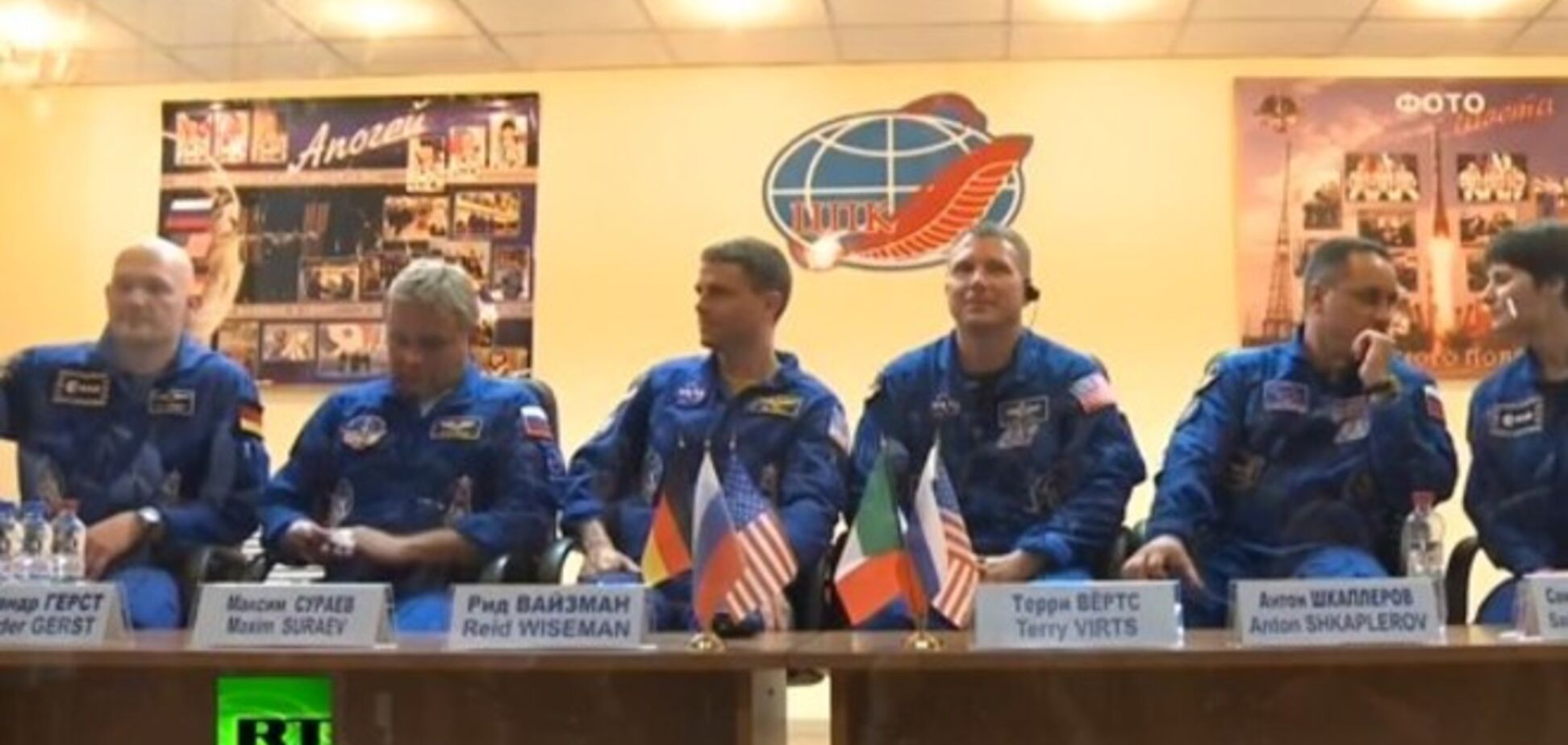 Космонавти жестом відповіли на запитання про відносини Росії, Німеччини та США 