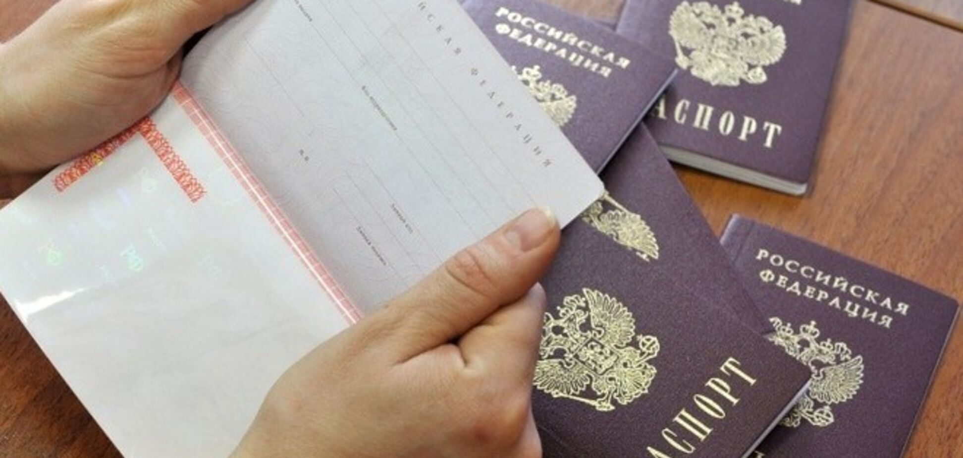 В российских паспортах крымчан зашифровали код