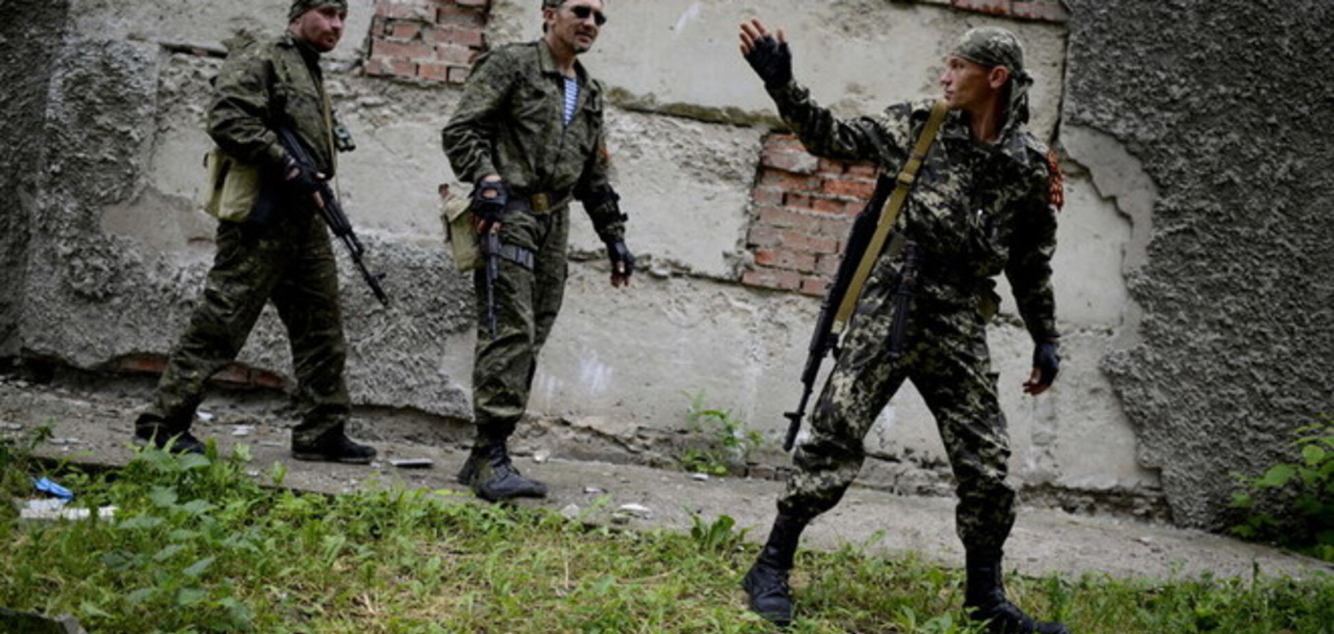 Террористы штурмовали воинскую часть в Луганске: есть раненые