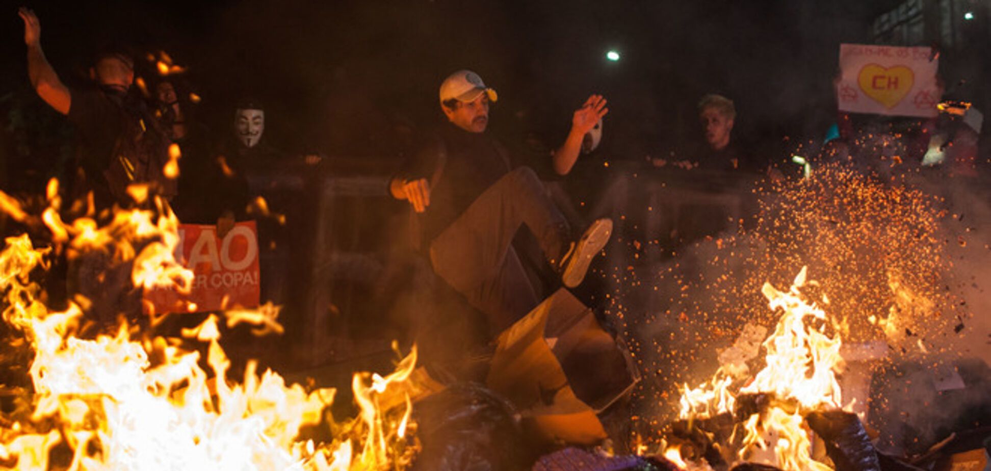 Карнавал в огне. Как Бразилия протестует против чемпионата мира