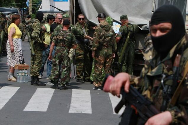 Террористы из 'Востока' выгнали 'ДНР' из здания Донецкой ОГА