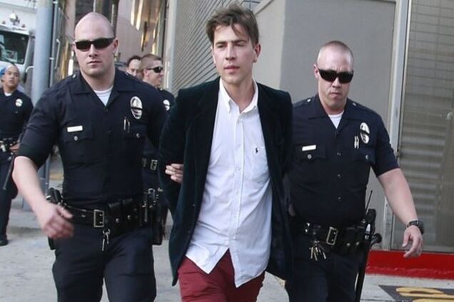 Задержание украинского журналиста, напавшего на Брэда Питта. Много фото