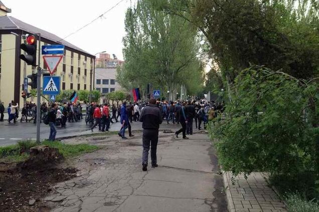 Террористы с криками 'Одессу не простим!' захватили здание СБУ в Донецке