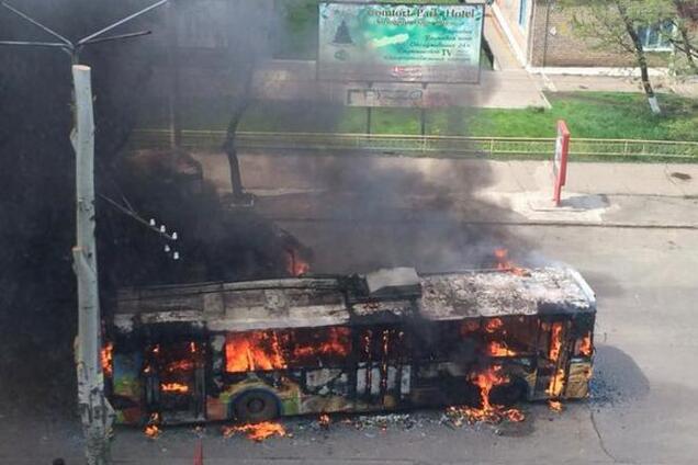 В Краматорске пособники террористов уже жгут и автобусы