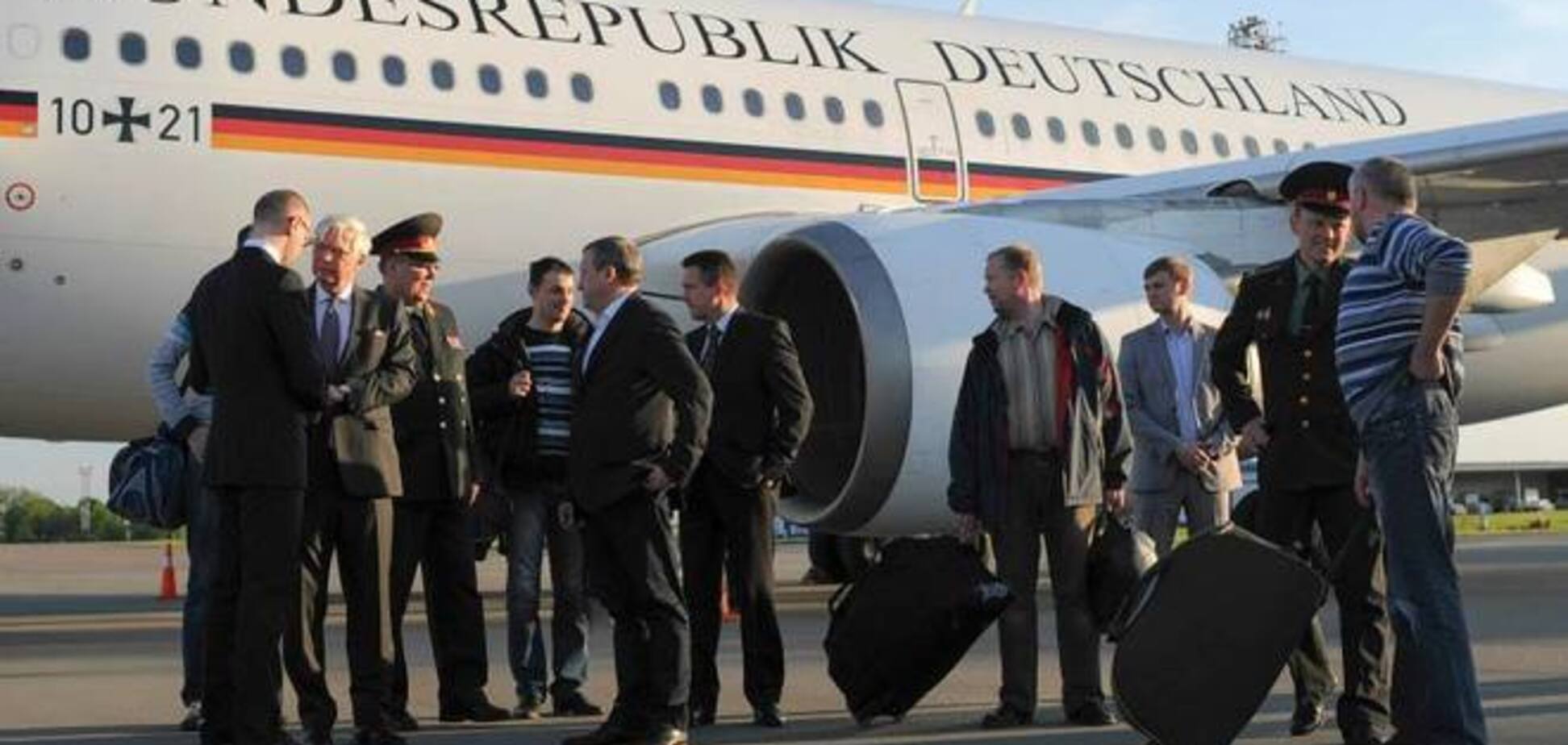 Освобожденные в Славянске инспекторы ОБСЕ прибыли в Киев