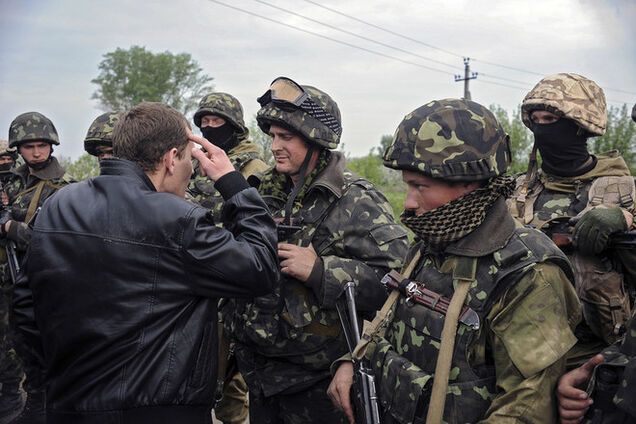 В Краматорске террористы предлагают местным за 1000 грн ложиться под танки
