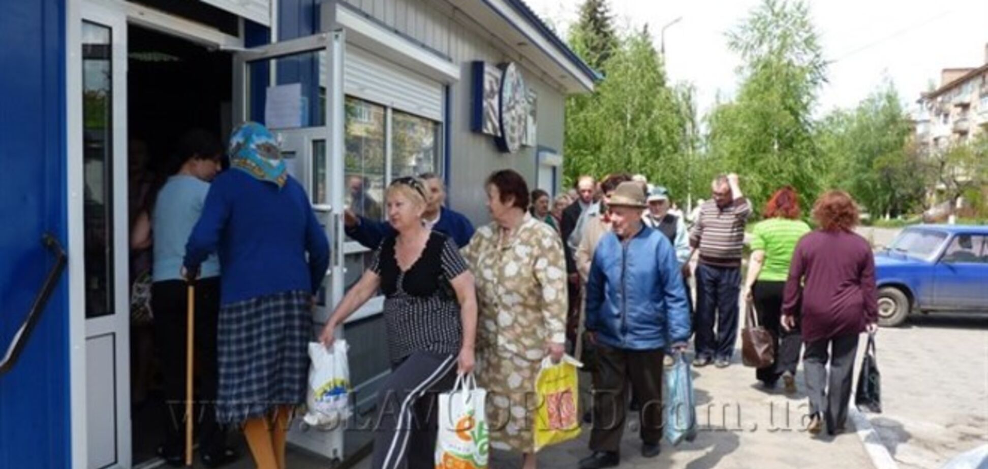 Жителі Слов'янська масово скуповують продукти. Фотофакт