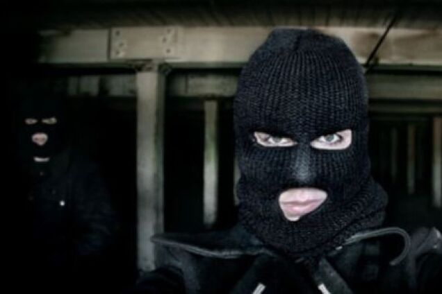 В Донецке бандиты украли сигареты на 2 млн грн и шесть служебных авто