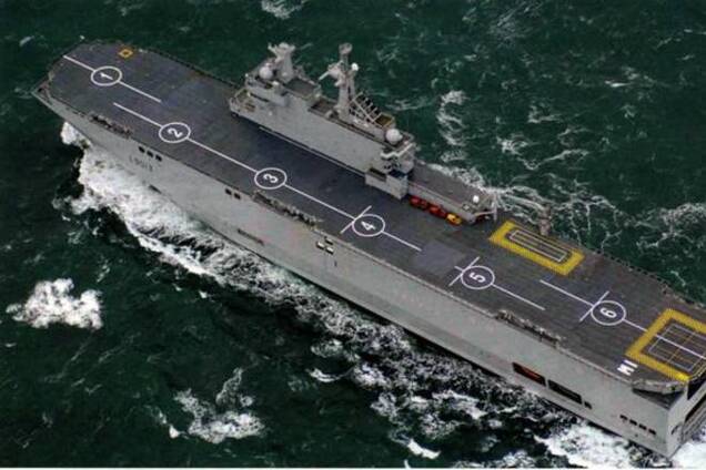 США призвали Францию не продавать России вертолетоносцы