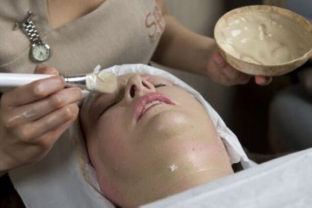 Маска из птичьего помета полностью разглаживает морщины