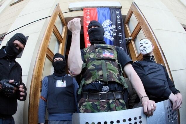 Терористи утримують в підвалі Донецької ОДА близько 80 заручників - екс-депутат
