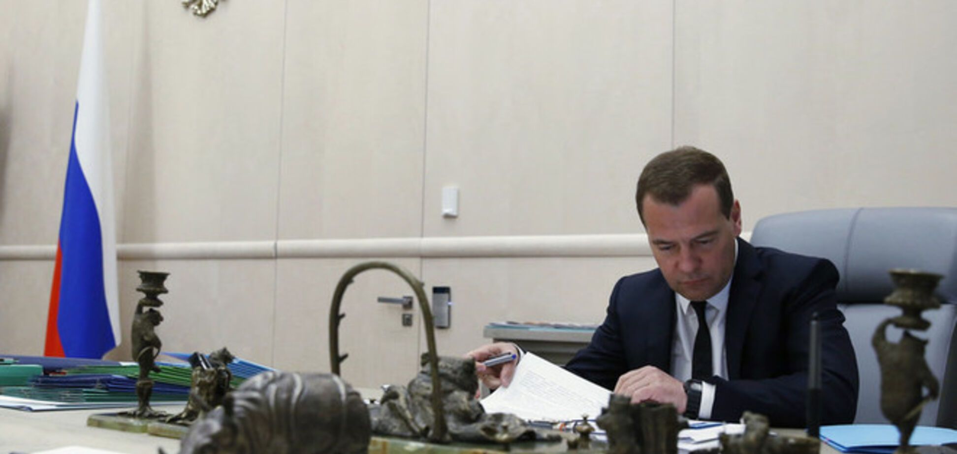 Медведев пророчит Украине проблемы в экономике после выхода из СНГ