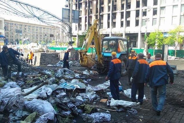 На Майдане остается 90 палаток и 8 баррикад