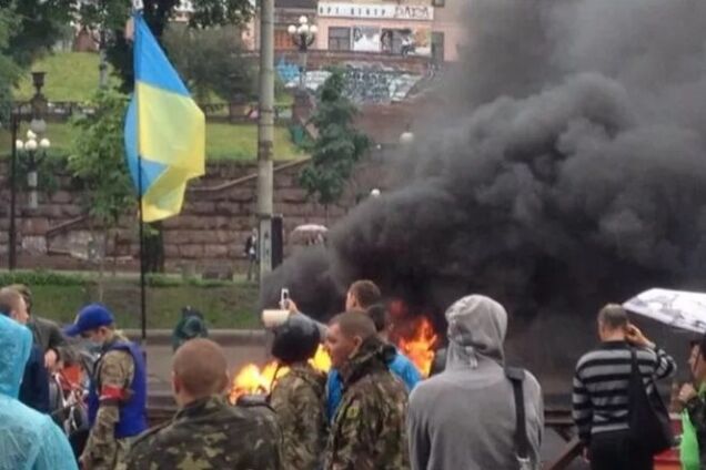На Крещатике снова горят покрышки