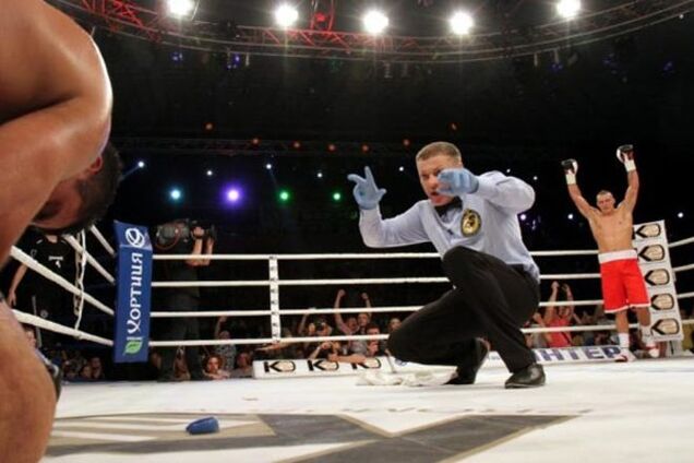 Усик нокаутировал 'русского' аргентинца Кренса