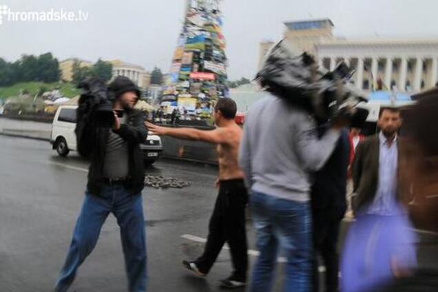 С Майдана выгнали журналистов, пришедших освещать субботник. Видеофакт
