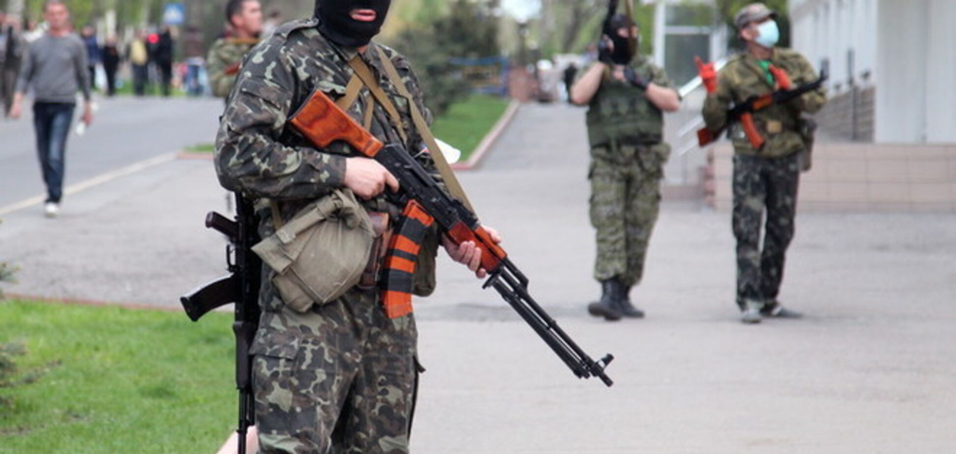 При штурме военкомата в Луганске погиб митингующий  - СМИ