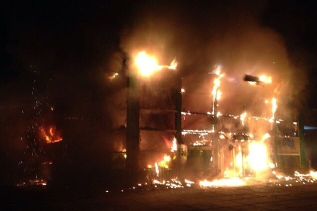 В Мариуполе пособники террористов сожгли отделение 'Приватбанка'