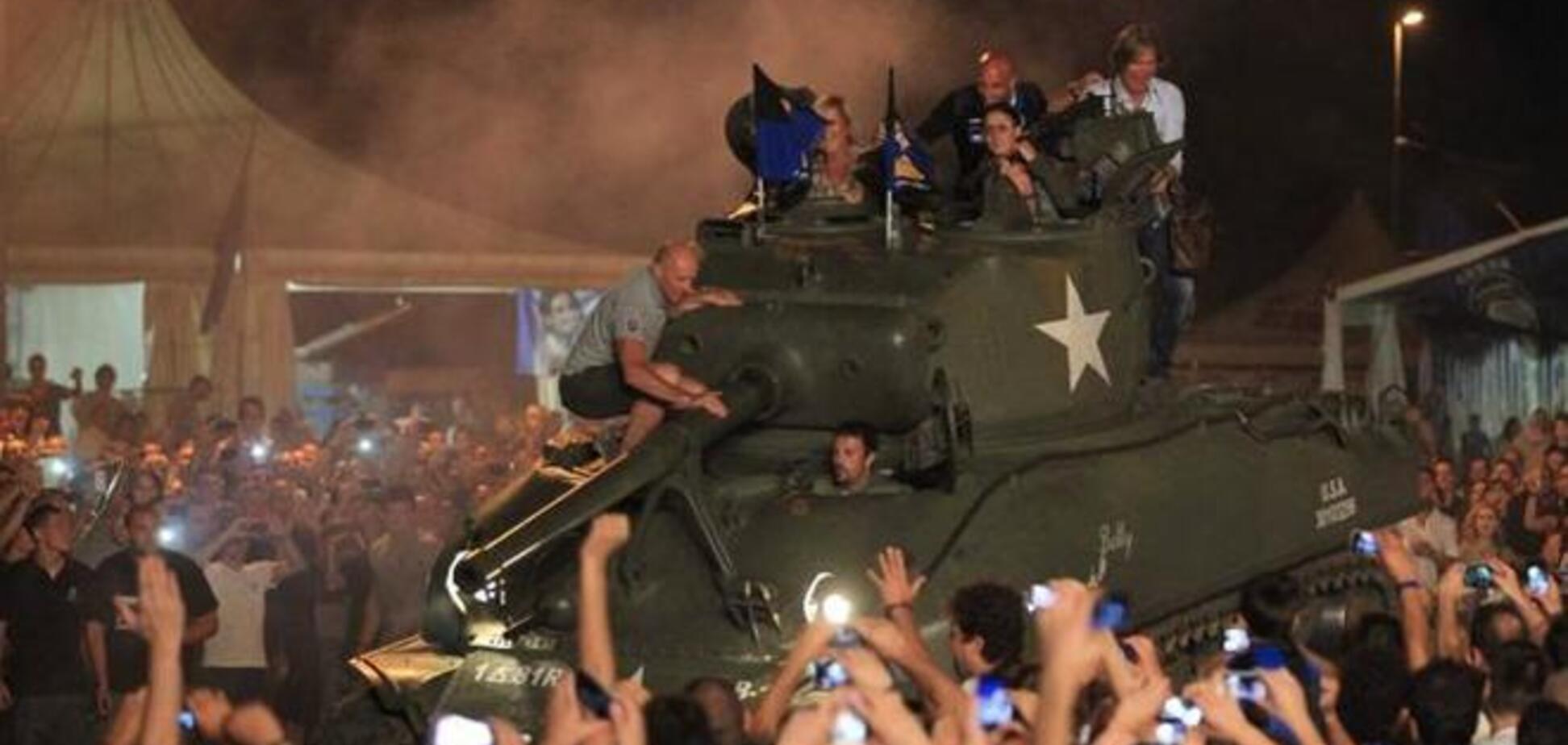 В России болельщики собрались на танках поехать на футбольный матч