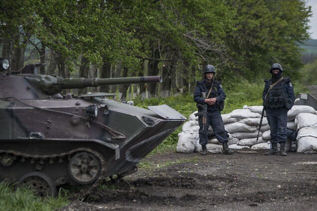 Десантники отбили атаку вооруженных террористов возле Славянска - Минобороны