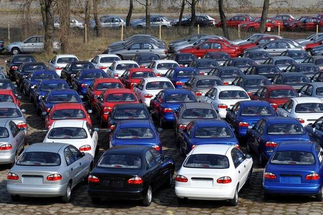 В Украине рынок легковых авто продолжил падение