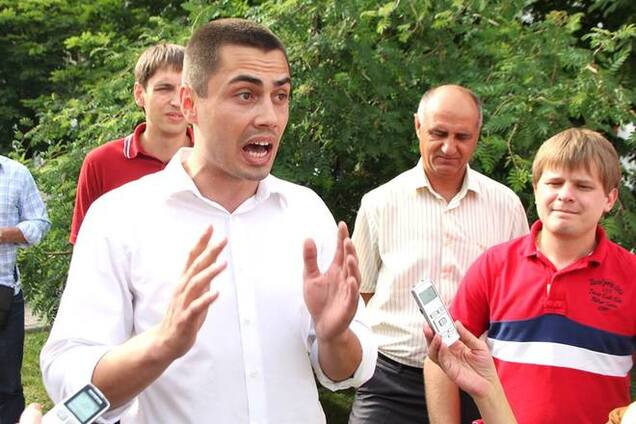 Нардепу в Донецке удалось спастись благодаря двум 'калашам'