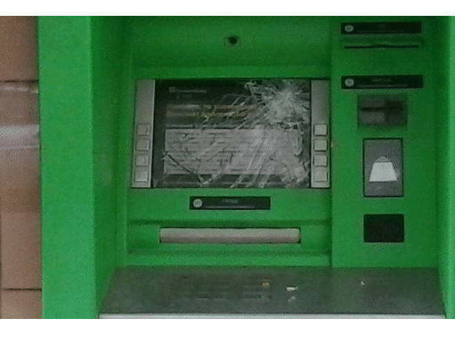 В Краматорске неизвестные расстреляли банкоматы 'Приватбанка'. Фотофакт