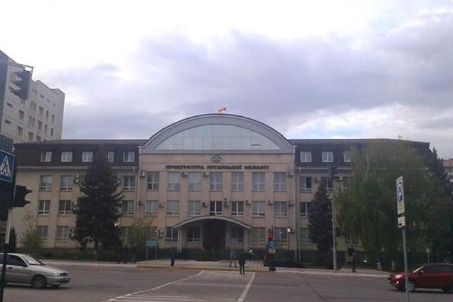 Збройні терористи знову захопили будівлю прокуратури Луганської області