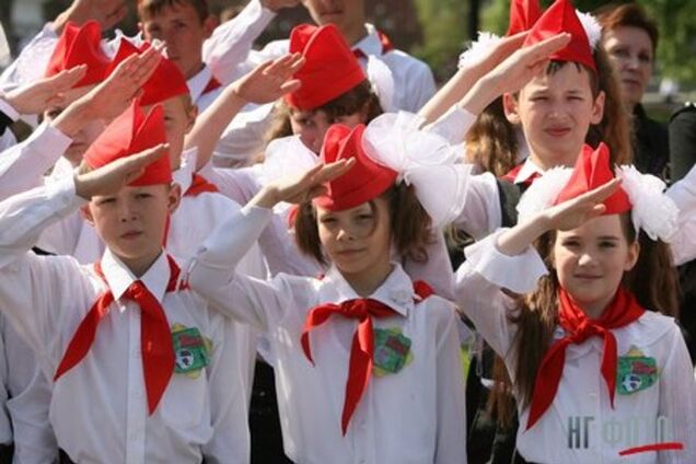 Детей из аннексированного Крыма завербуют в пионеры