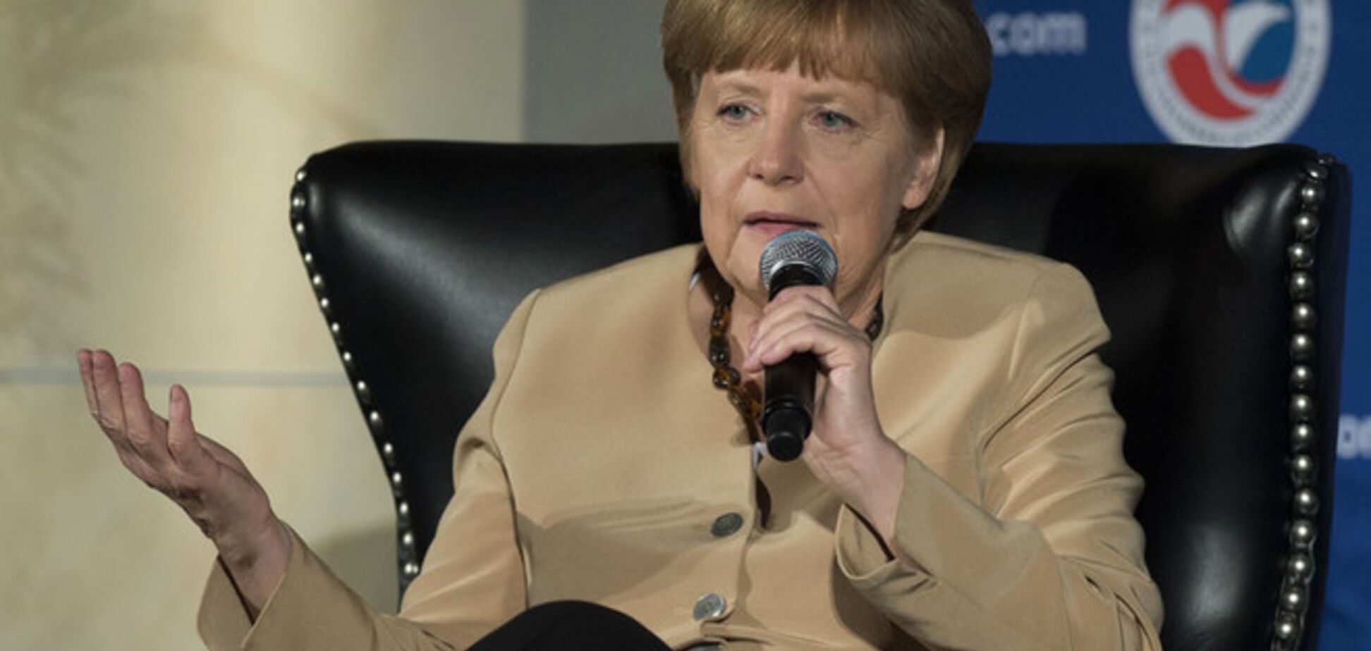 Меркель вважає проведення військових парадів у Криму сумним фактом