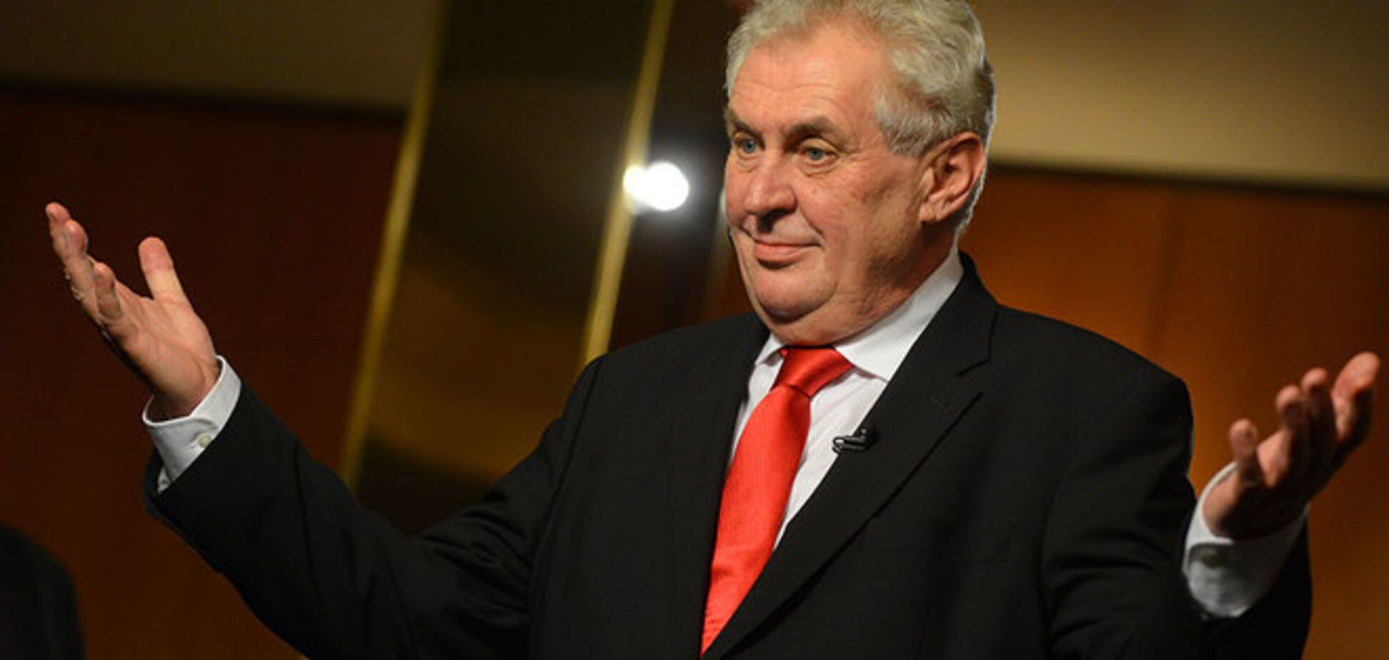 Глава Чехії відмовився прийти 9 травня на прийом до посольства Росії