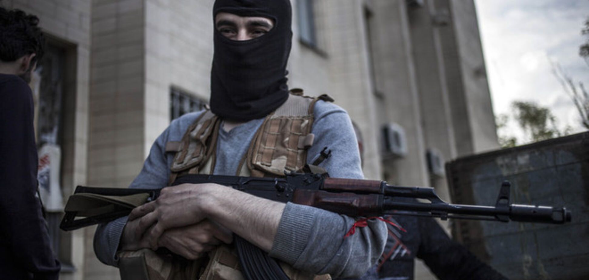 Около 40 террористов напали на погранпост на Луганщине