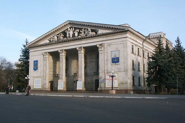 В Мариуполе заседание горсовета перенесли в Дом культуры