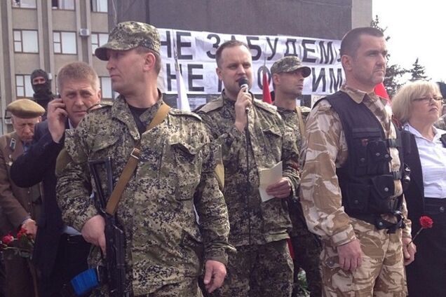 Парад в Славянске: Губарев в камуфляже, нарядная Штепа и гимн СССР