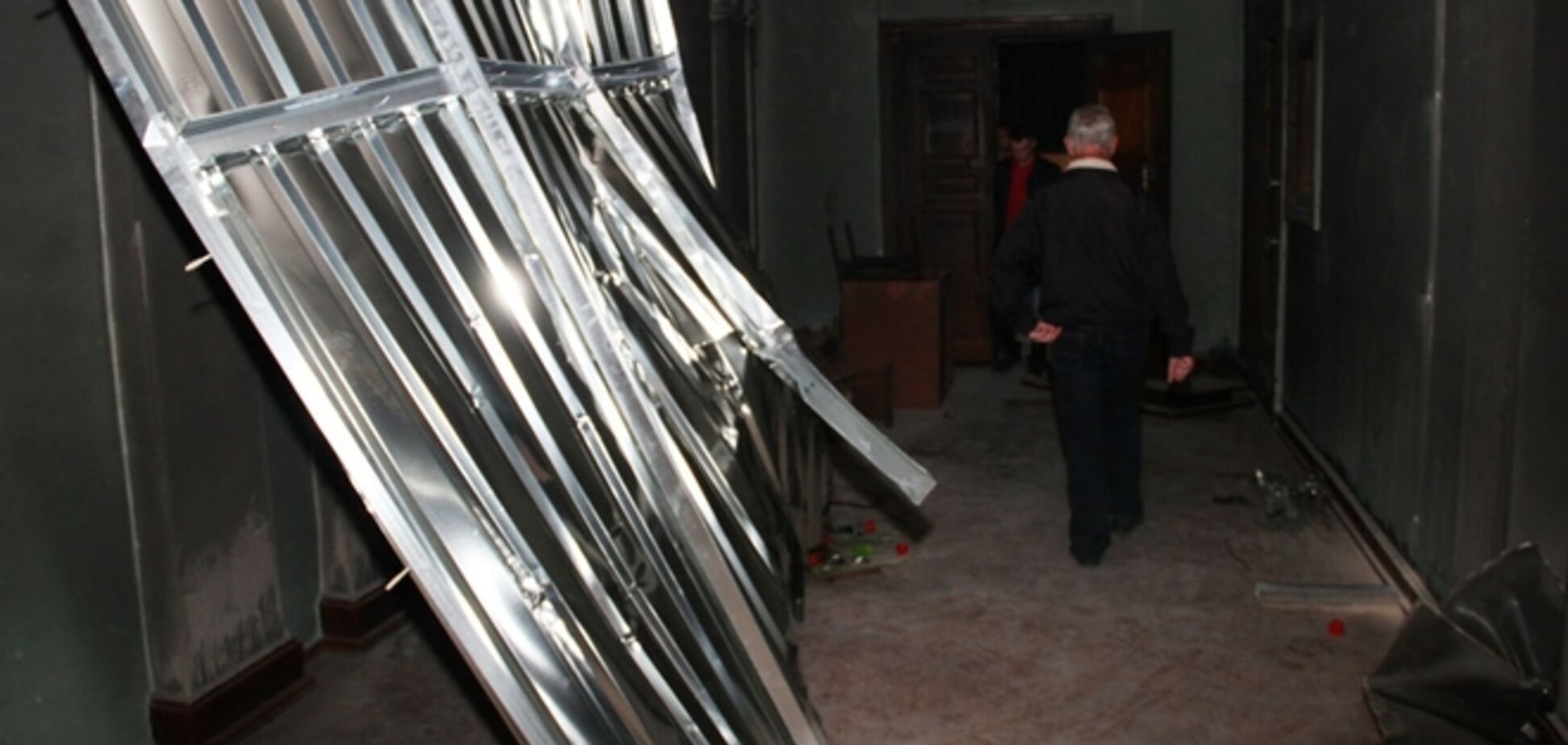 В одеському Будинку профспілок люди виламали міліцейські загородження