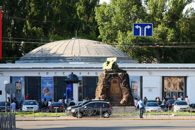 В Киеве закрыта одна из центральных станций метро. Обнаружен подозрительный предмет - СМИ