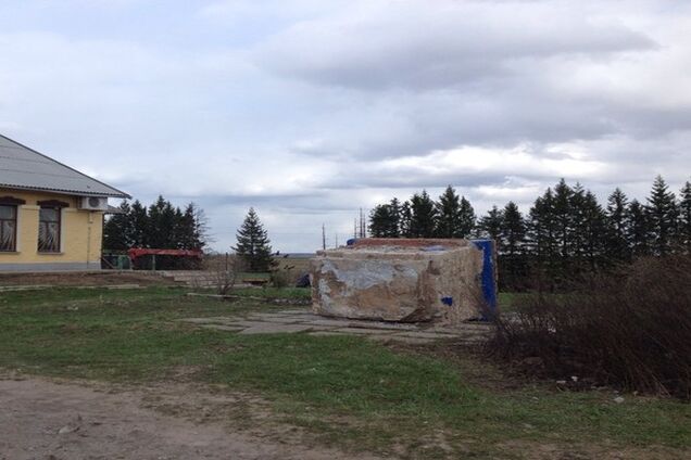 У Росії пам'ятник Радянському солдату-визволителю викинули на звалище