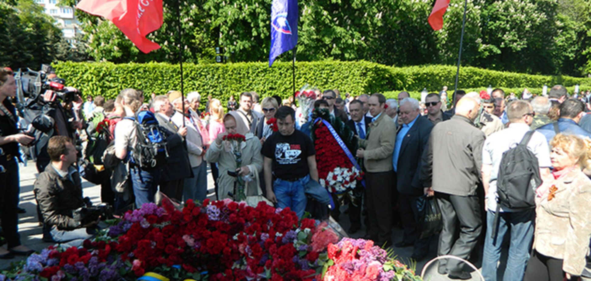 'Украинский выбор' возложил цветы к могиле Неизвестного солдата в Киеве