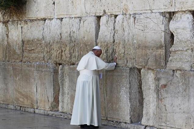 Папа Франциск ініціював мирні переговори глав Палестини та Ізраїлю