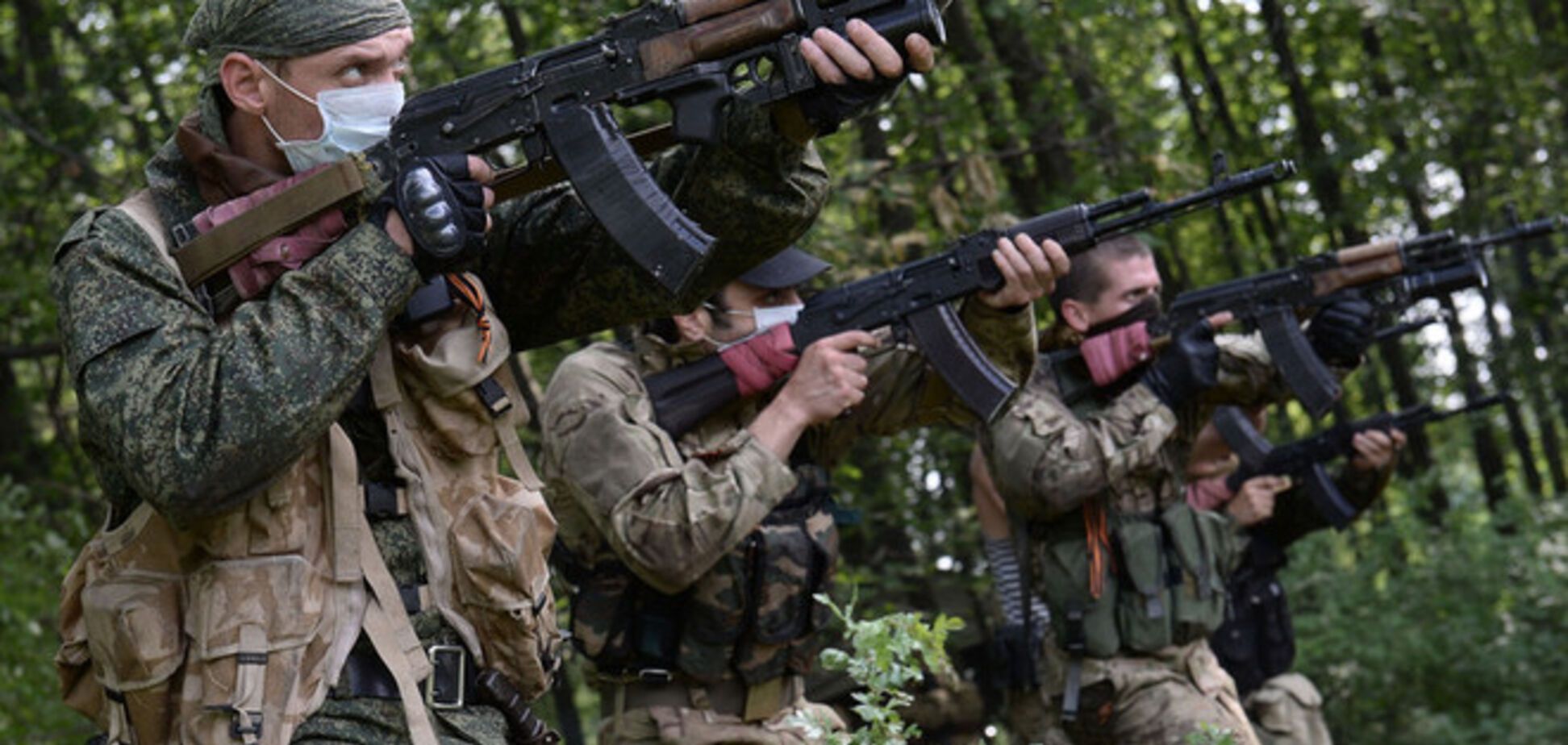 Под Славянском террористы ранили двух военных, пытаясь прорваться из окружения