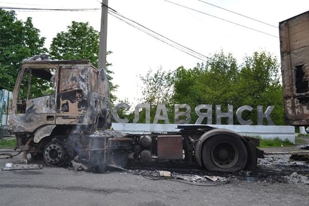 Под Славянском террористы добивают своих раненых и бросают трупы в лесах