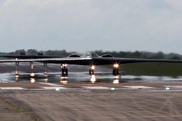 'Привіт Путіну': США перекинули до Англії два літаки-невидимки