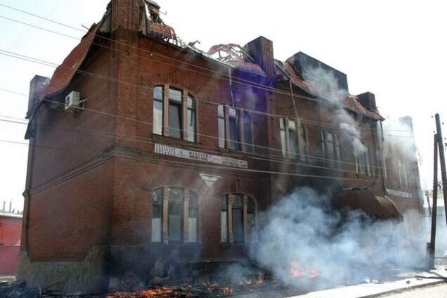 В Славянске из-за артобстрелов горят дома и закрываются больницы. Фотофакт