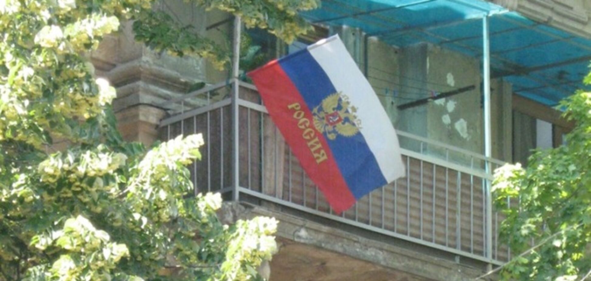 В Евпатории местные власти попросили вывесить из окон флаги России 