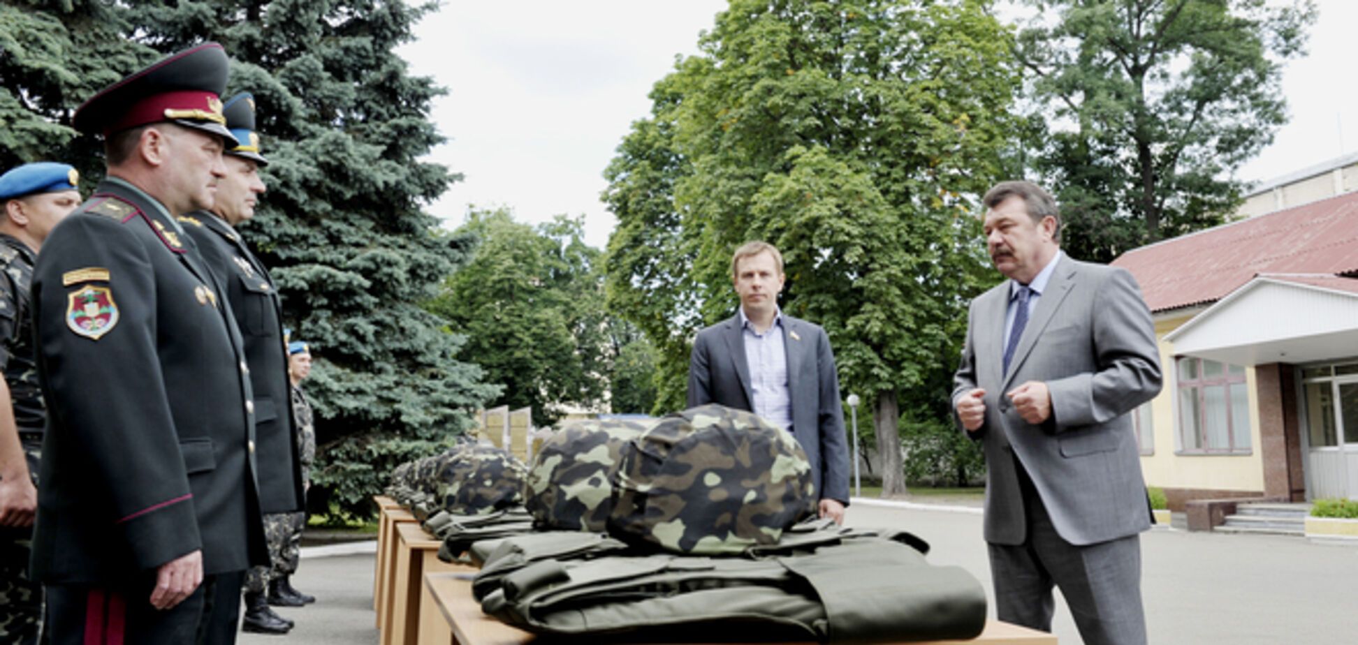 Нардепы обеспечили бронежилетами десантную роту Сухопутных войск Украины