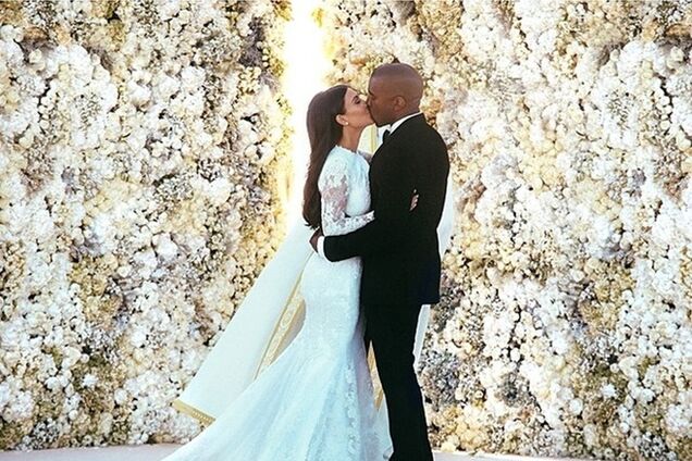 Свадебное фото Ким Кардашьян и Канье Уэста стало хитом в Instagram