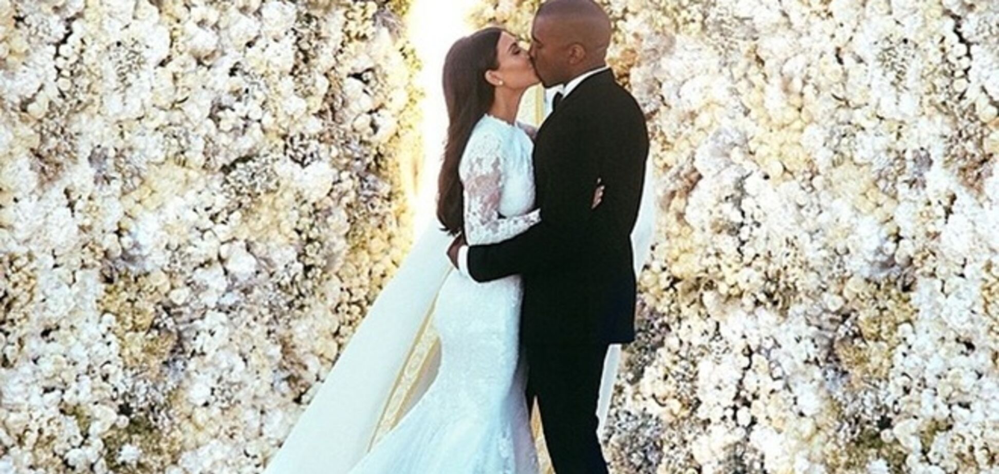 Свадебное фото Ким Кардашьян и Канье Уэста стало хитом в Instagram