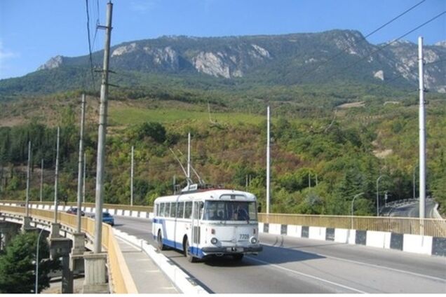 'Крымэнерго' грозит обесточить железную дорогу, троллейбусы и водоканалы