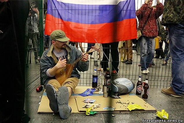 Боевики в Славянске получили гуманитарную помощь из России – водку и семечки