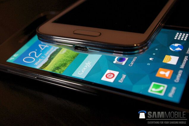 В сеть утекли первые фото Samsung Galaxy S5 mini